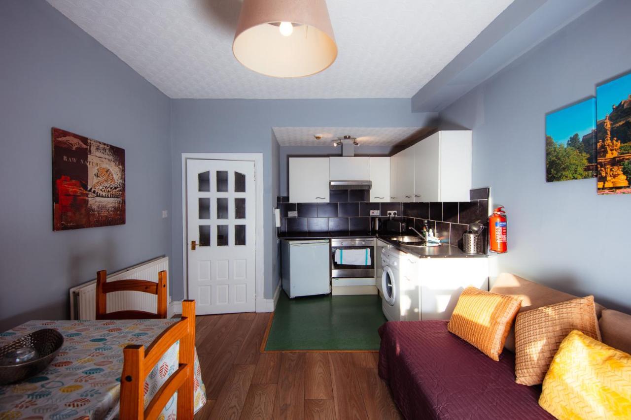 Old Town Apartments By The Castle Edimburgo Exterior foto